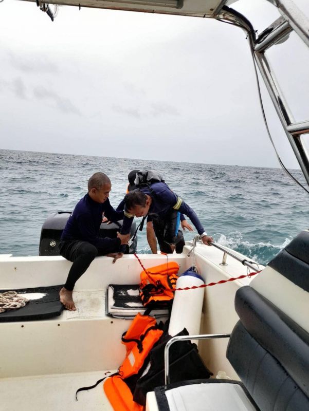 Лодка с рыбаками затонула у острова Эу. Один человек погиб, один пропал без вести. Фото: РРАО